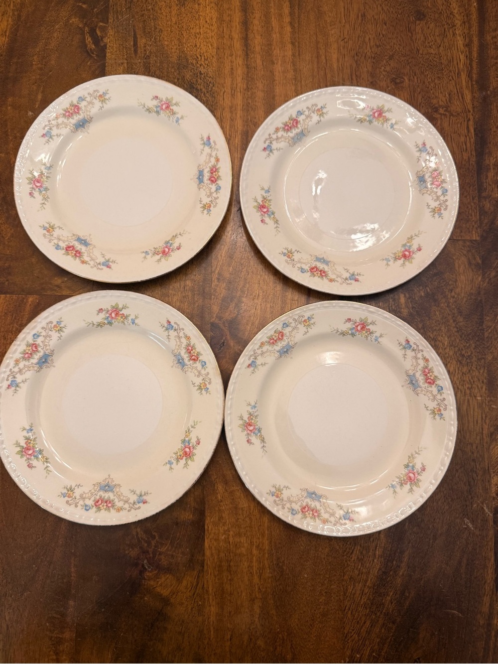 4 Vintage Homer Laughlin "Cashmere" pattern bread & butter plates